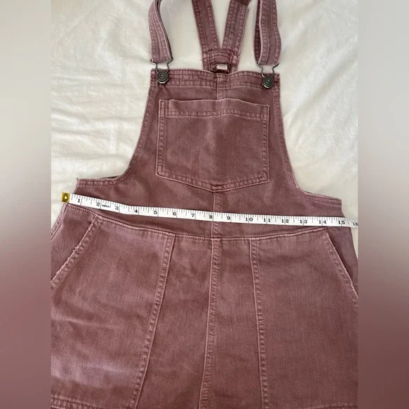 dusty mauve washed shortalls with embroidered flower on back pocket woman’s XS - Picture 7 of 9